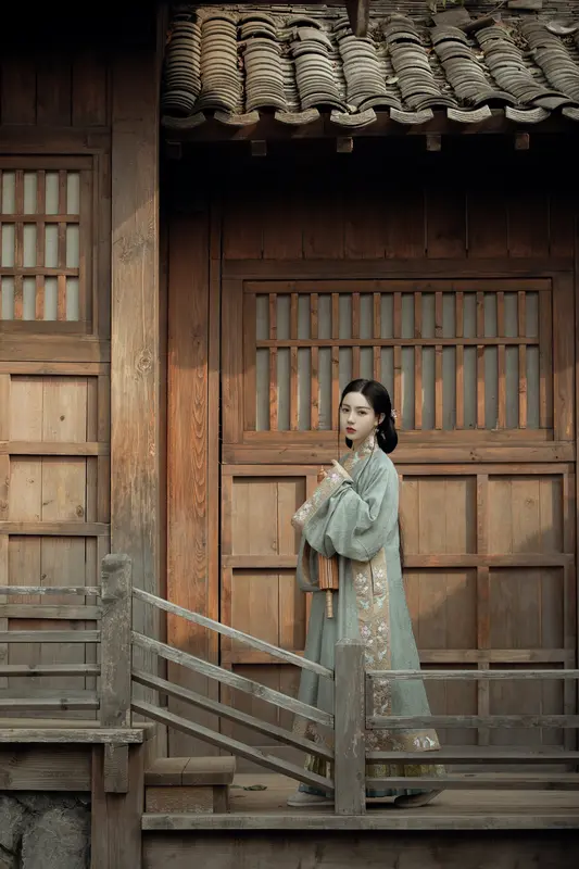 [艺图语] 2022.06.14 贪念 洛丽塔大哥 - 艺图语